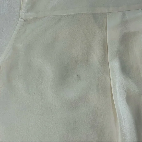 Vince Ivory Sleeveless V-Neck Luxurious 100% Silk Blouse Size S - Picture 12 of 12